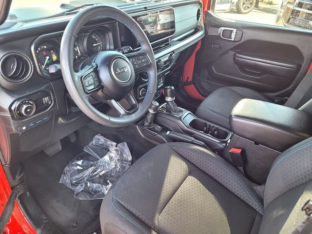 Used 2024 Jeep Wrangler Unlimited Rubicon 4xe AWD/4WD image 10