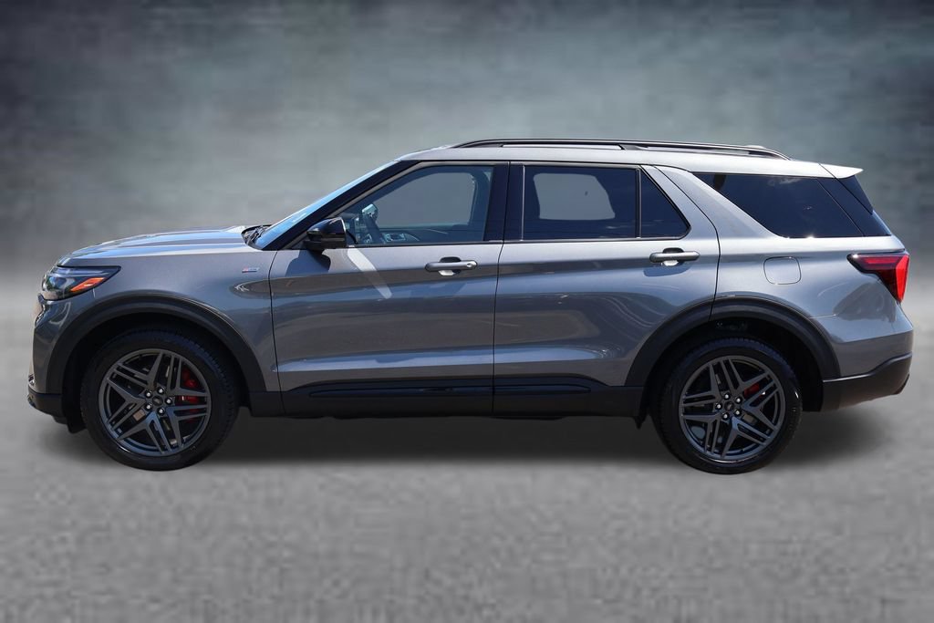 Used 2026 Ford Explorer ST-Line w/ ST-Line Street Pack AWD/4WD image 4