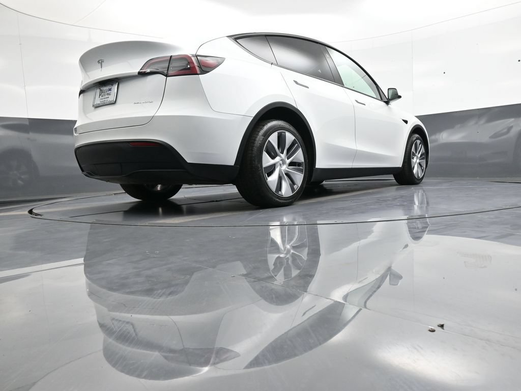 Used 2024 Tesla Model Y Long Range AWD/4WD image 30