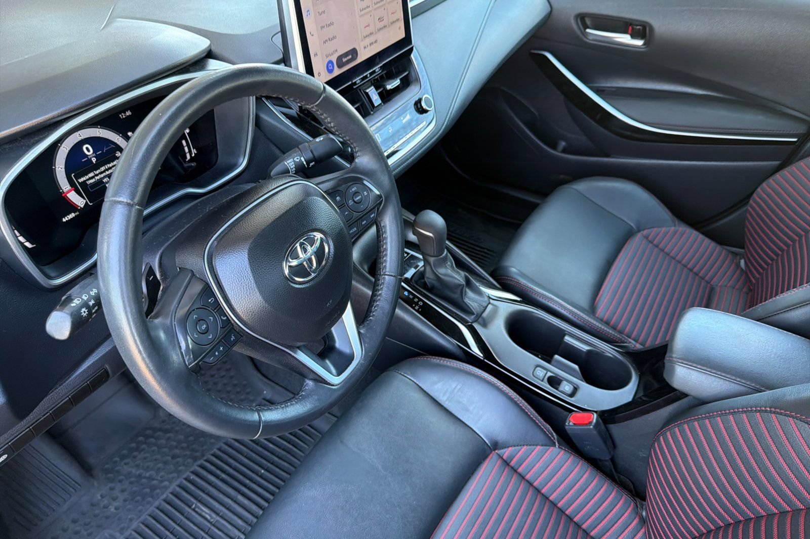 Used 2025 Toyota Corolla XSE FWD image 12
