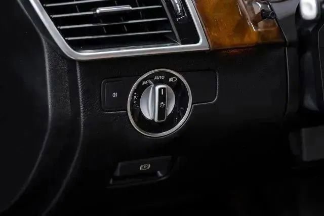 Used 2018 Mercedes-Benz GLS 450 4MATIC w/ Premium Package image 28