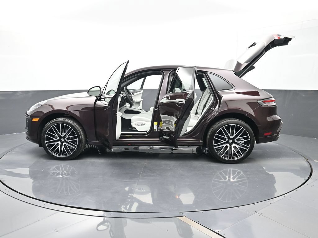 Certified 2026 Porsche Macan AWD/4WD image 32