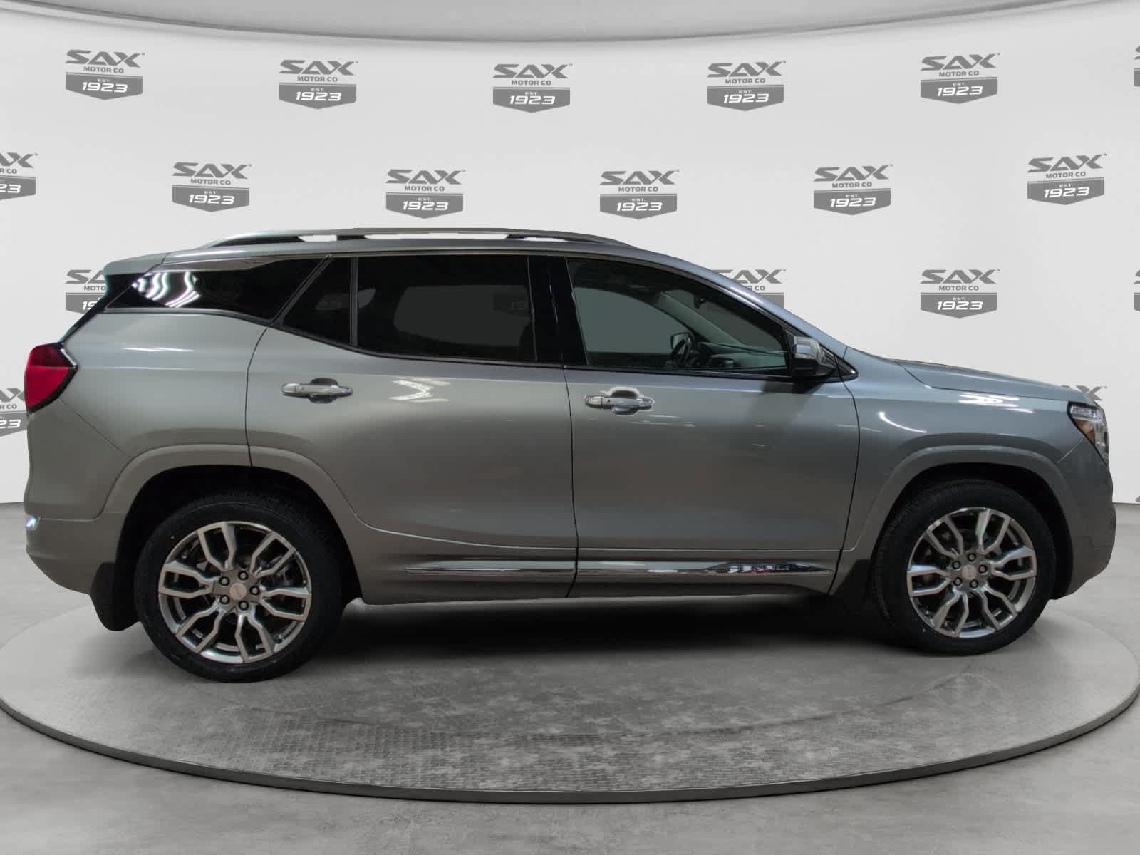 Used 2024 GMC Terrain Denali w/ Denali Premium Package AWD/4WD image 6