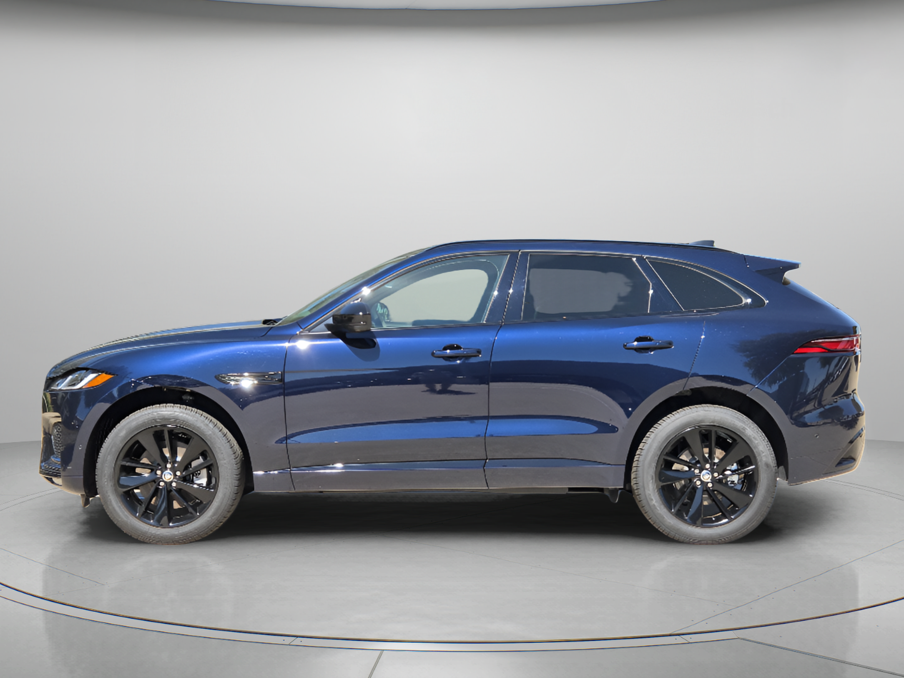 Used 2026 Jaguar F-PACE R-Dynamic S AWD/4WD image 2