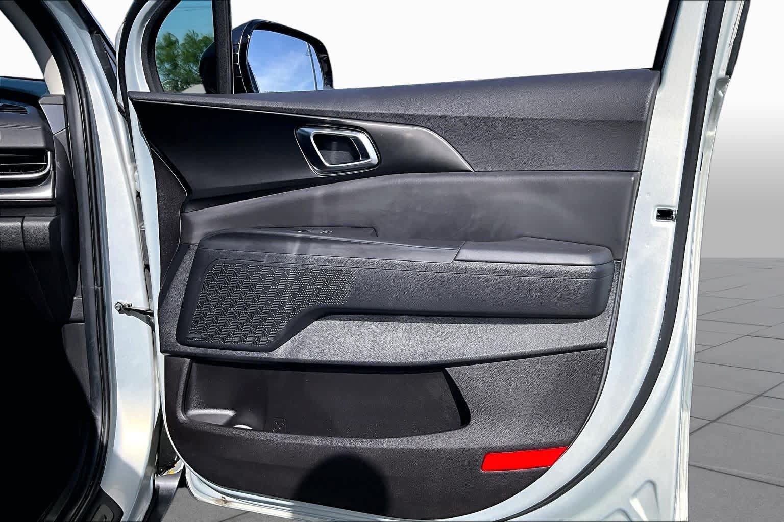 Certified 2025 Kia Carnival SX Prestige FWD image 23