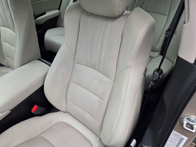 Used 2018 Honda Accord Touring image 15