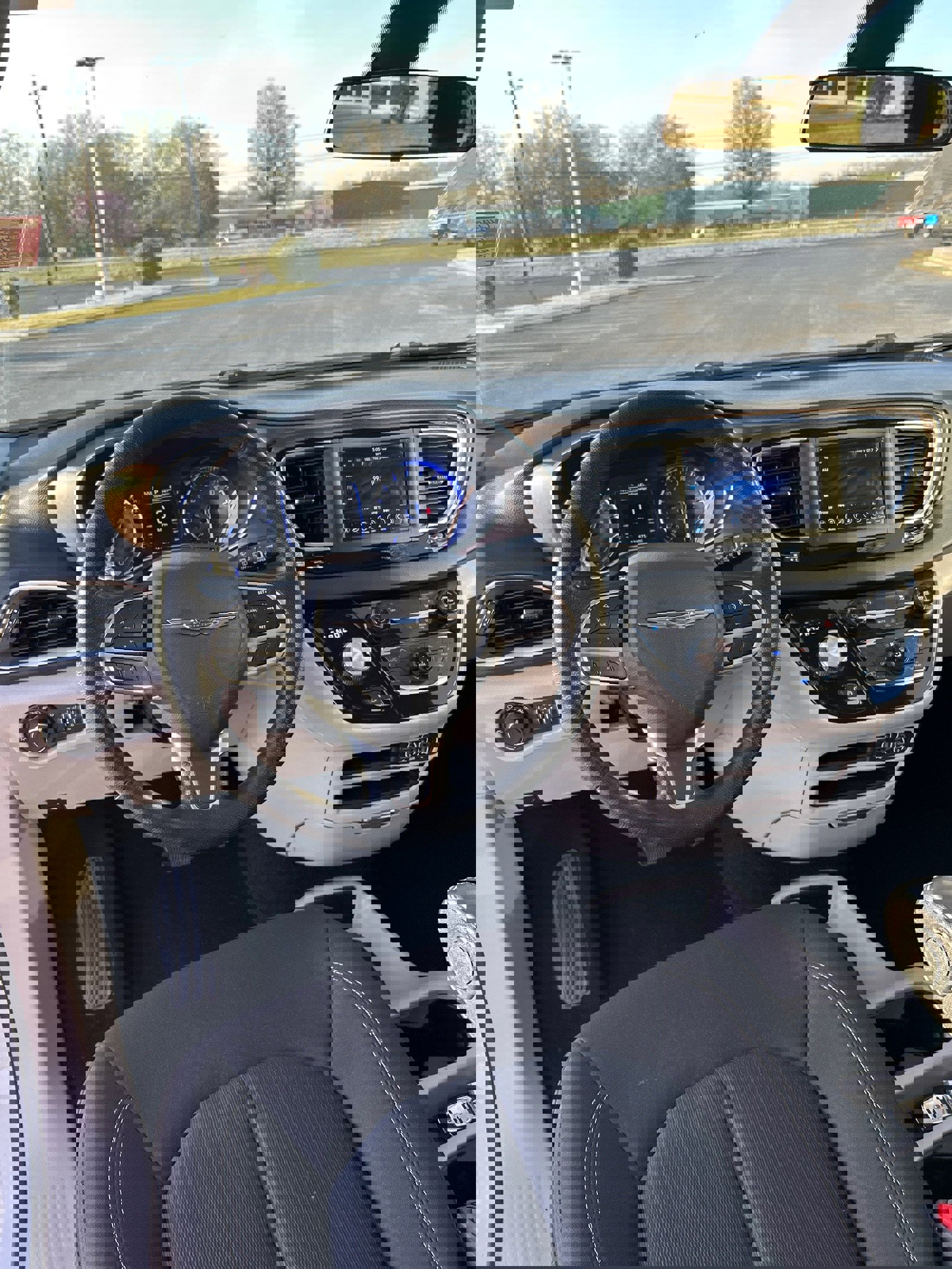 Used 2021 Chrysler Voyager LX image 19