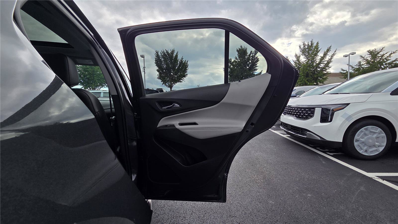Used 2018 Chevrolet Equinox Premier AWD/4WD image 34