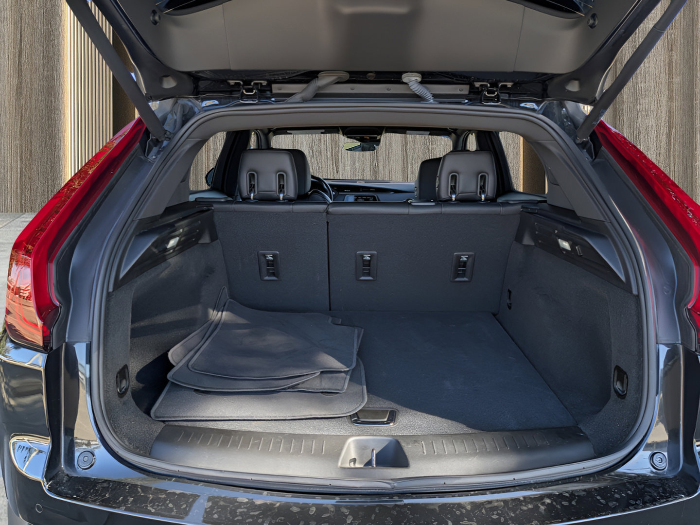 Used 2023 Cadillac XT4 Luxury w/ Cold Weather Package image 61