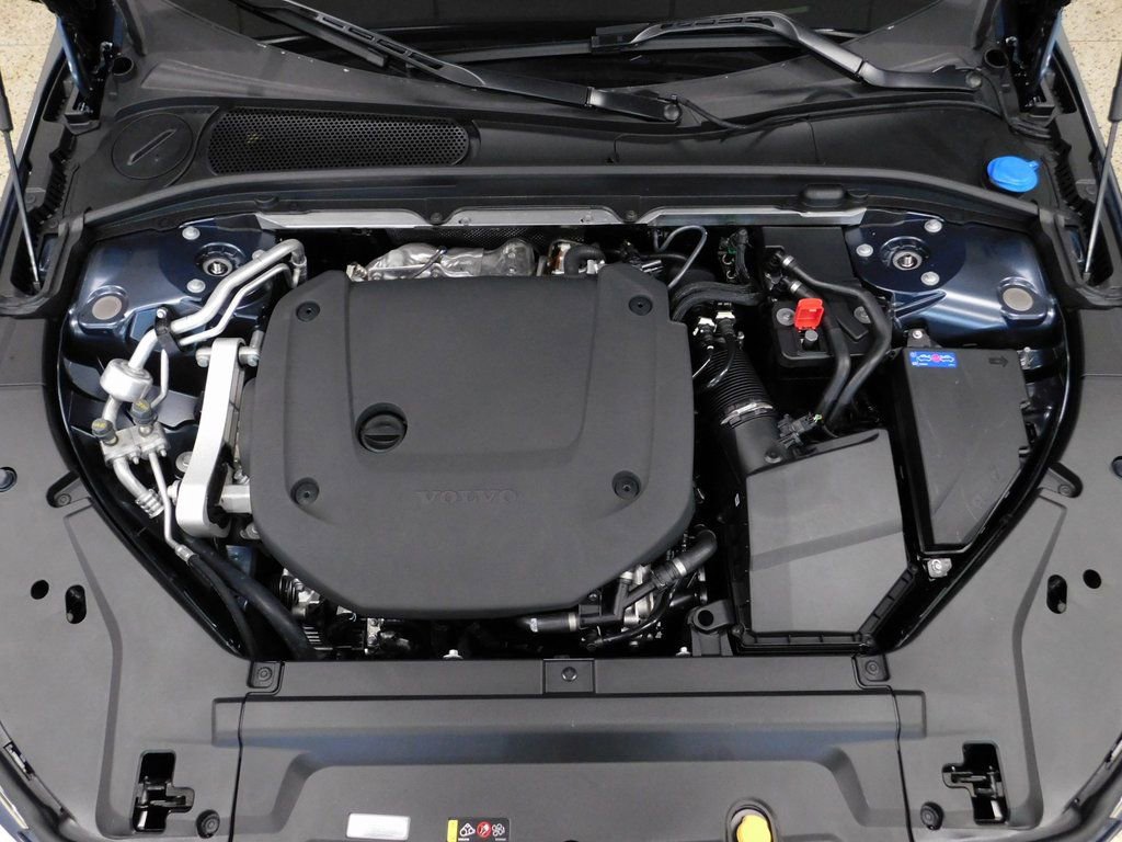 Used 2026 Volvo V90 B6 Cross Country Ultra image 13