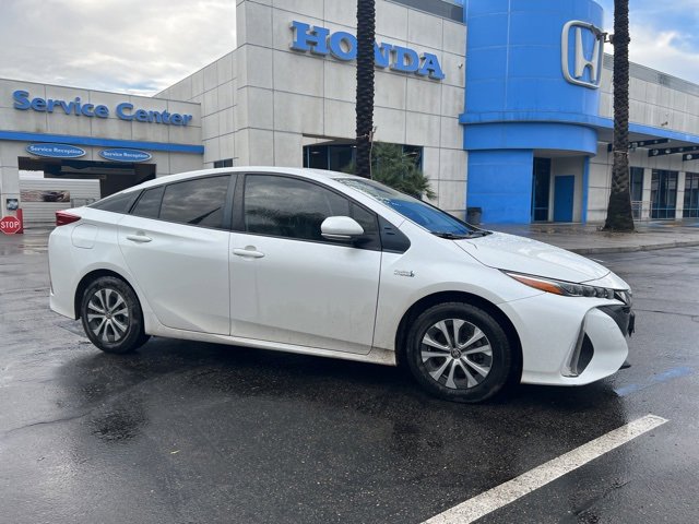 Used 2021 Toyota Prius Prime LE image 3