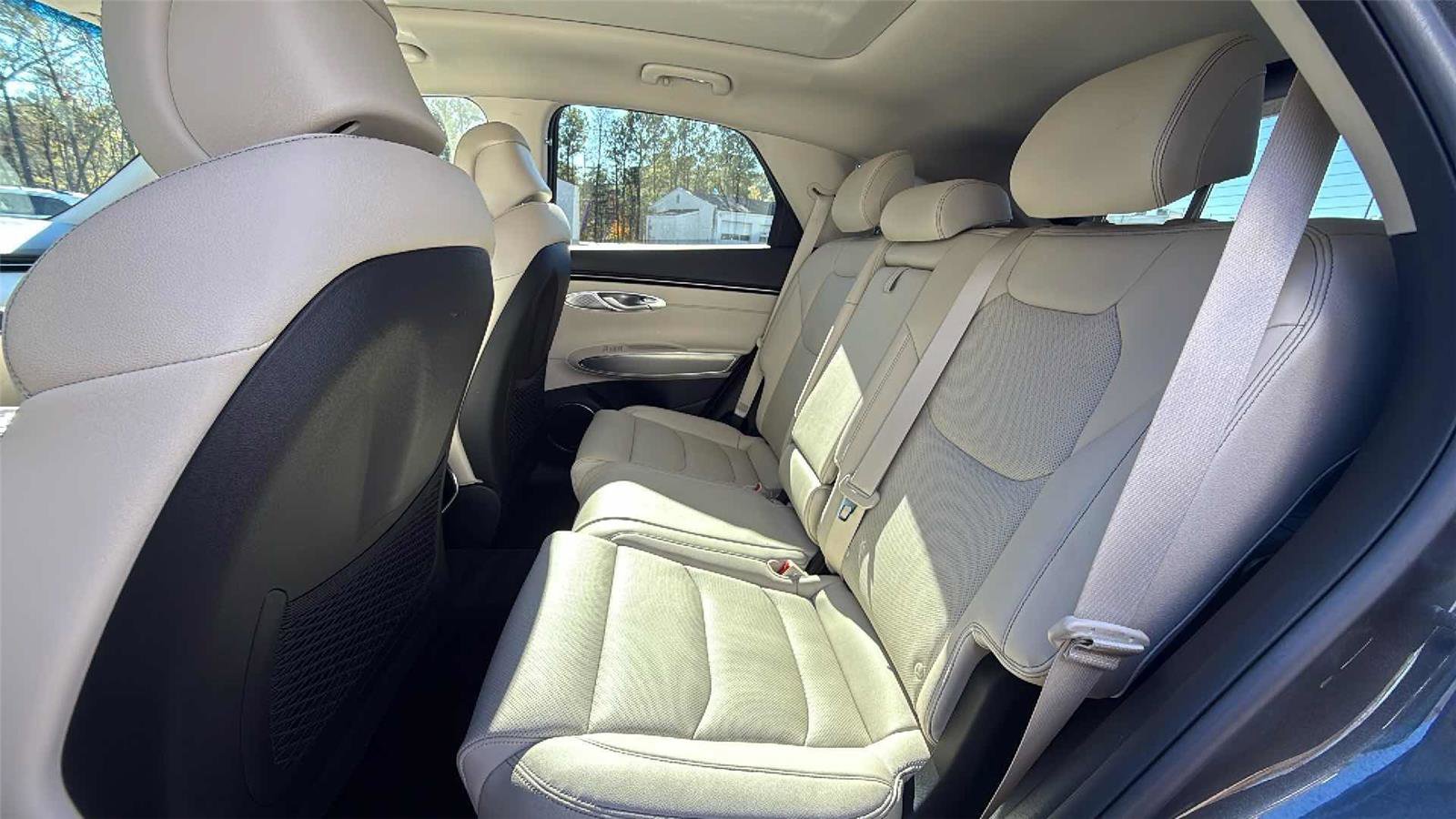 Used 2022 Genesis GV70 2.5T w/ Select Package image 9