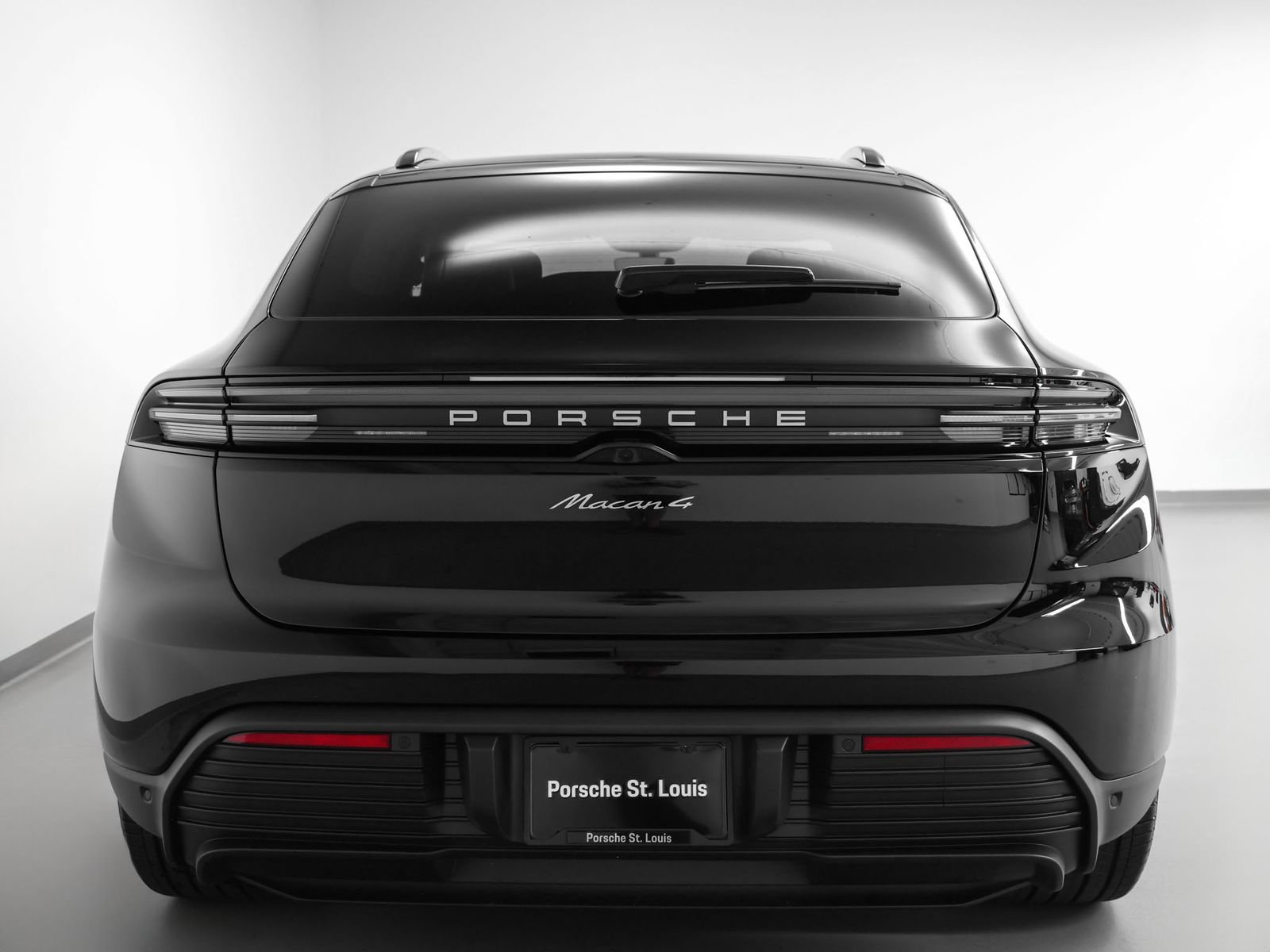 Certified 2025 Porsche Macan 4 Electric image 10