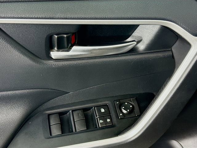 Certified 2019 Toyota RAV4 XLE AWD/4WD image 17