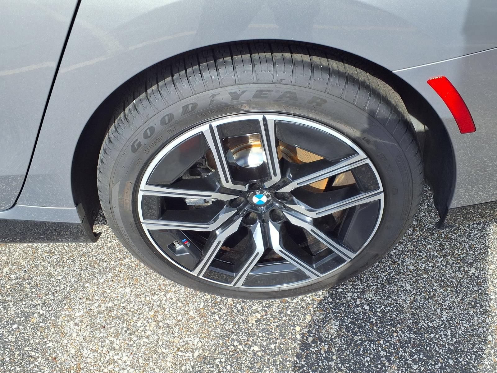 Used 2025 BMW 740i RWD image 25