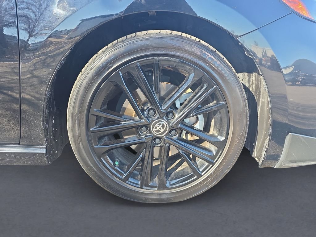 Used 2025 Toyota Camry SE image 14