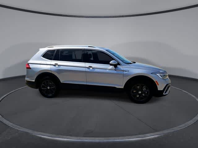 Used 2024 Volkswagen Tiguan SE FWD image 9