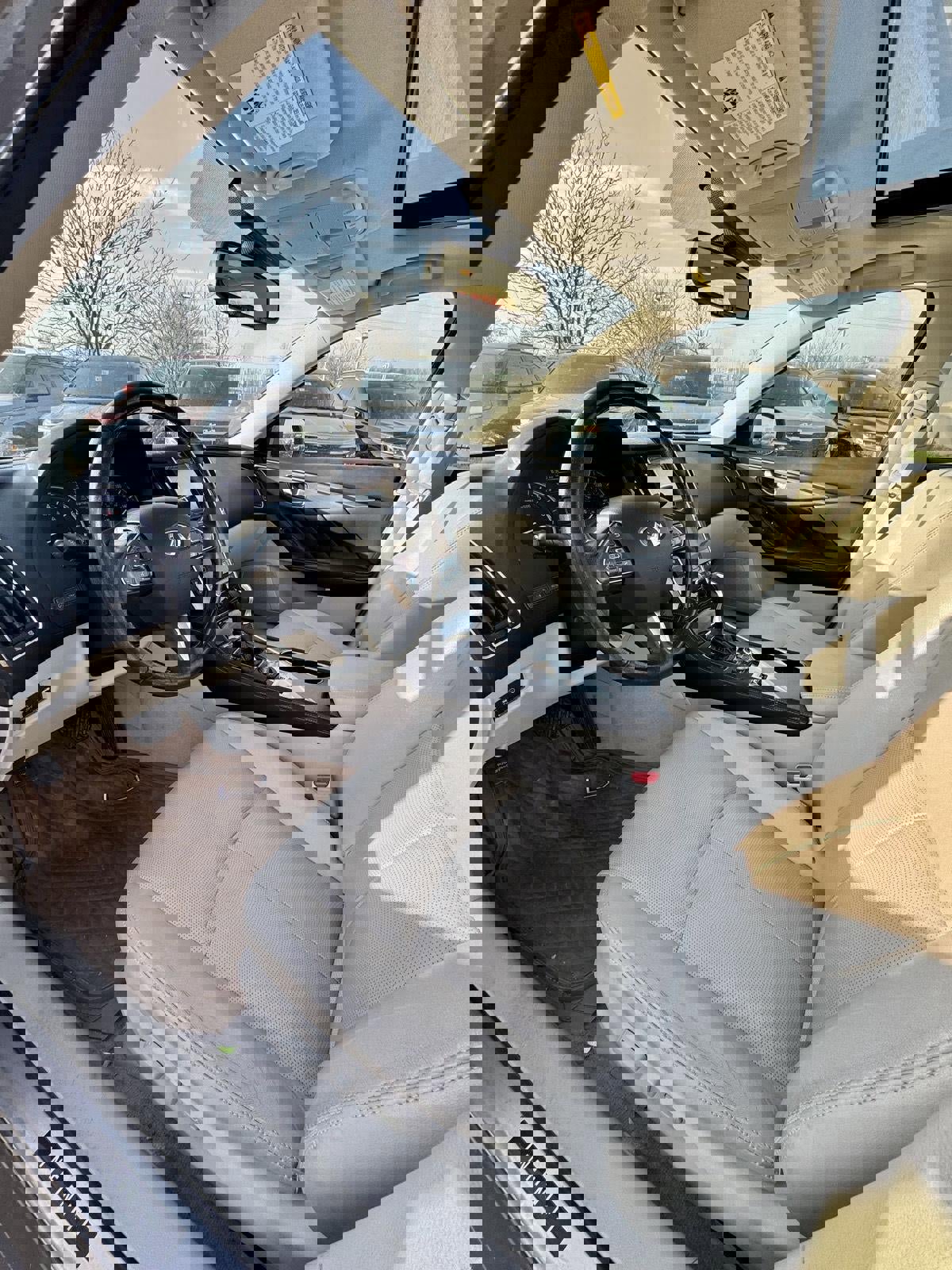 Used 2016 INFINITI Q50 Premium w/ Driver Assistance Package image 17