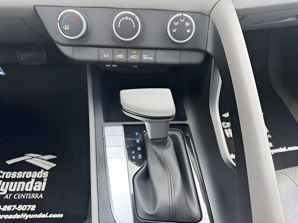 Used 2025 Hyundai Elantra SE image 25