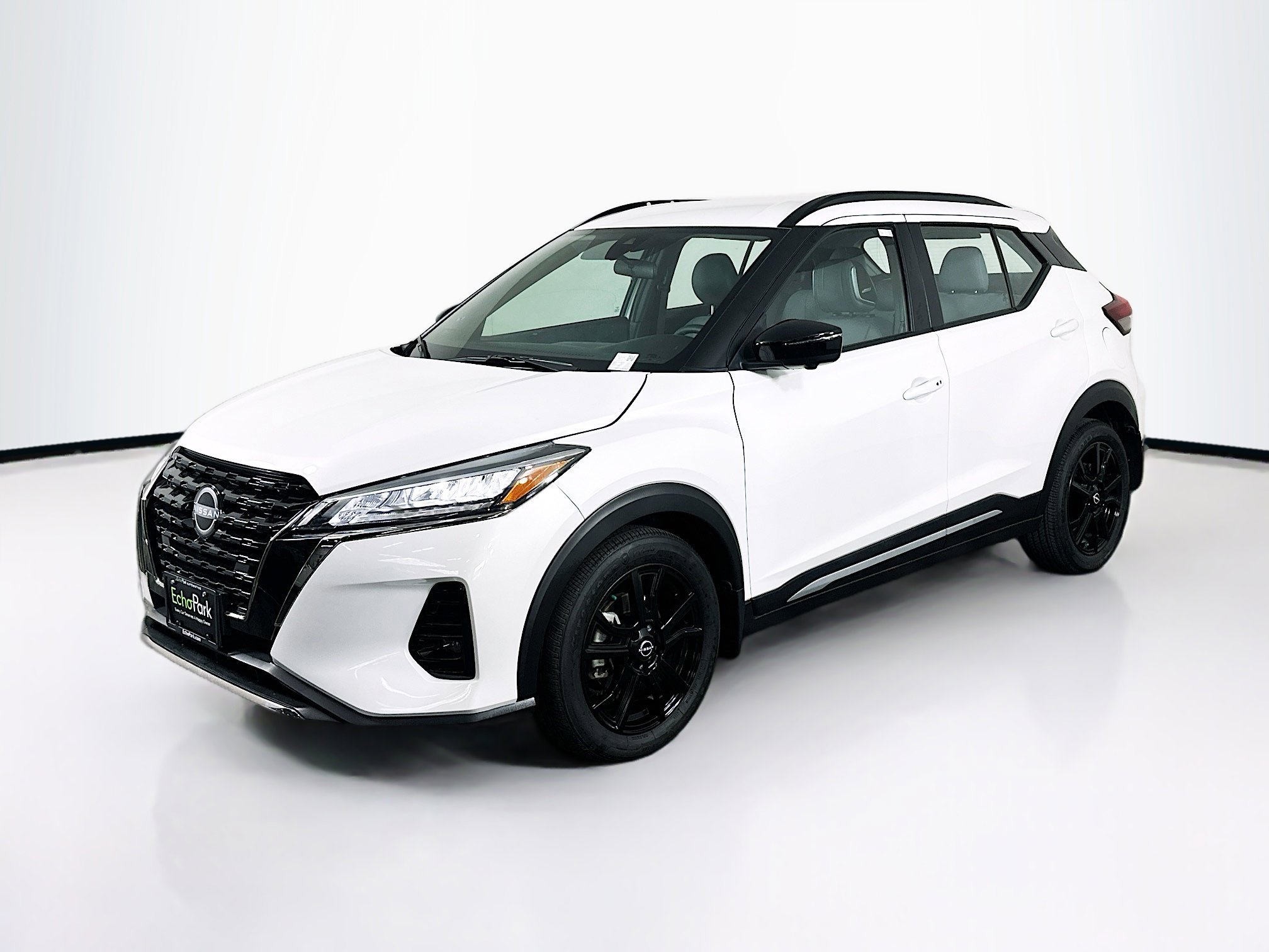 Used 2024 Nissan Kicks SR w/ SR Premium Package image 3