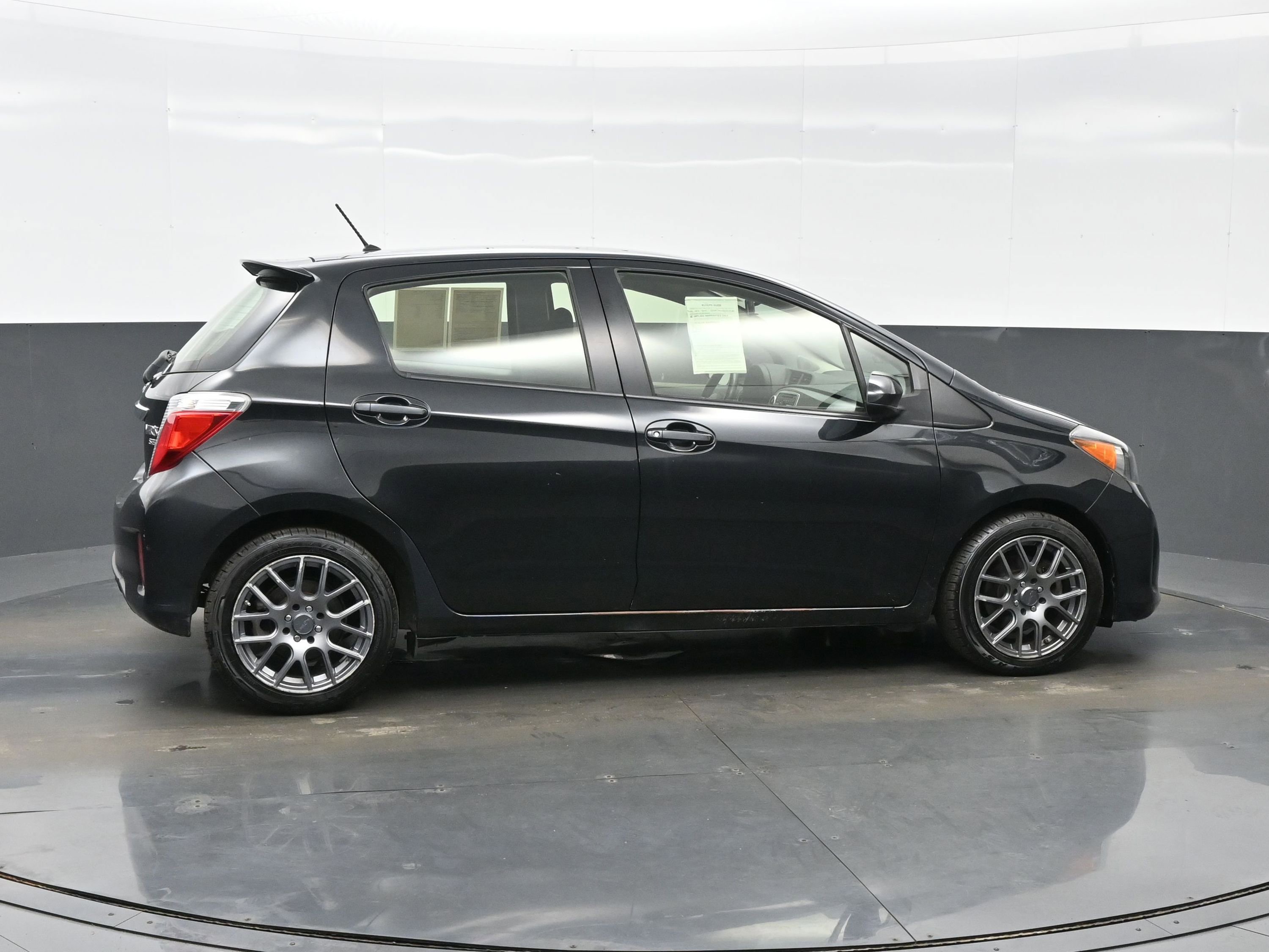 Used 2014 Toyota Yaris SE FWD image 7