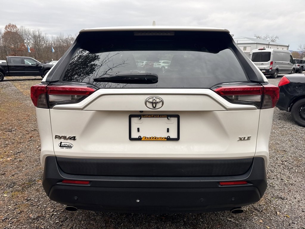 Used 2019 Toyota RAV4 XLE Premium image 8