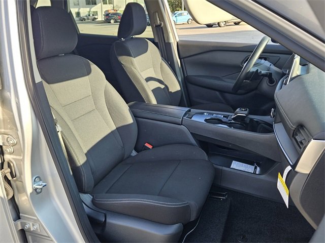 Used 2025 Nissan Rogue S image 15