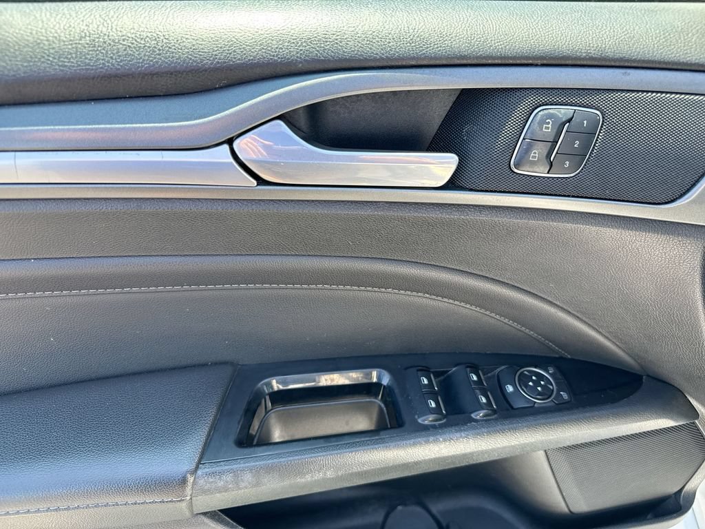 Used 2016 Ford Fusion Titanium FWD image 20
