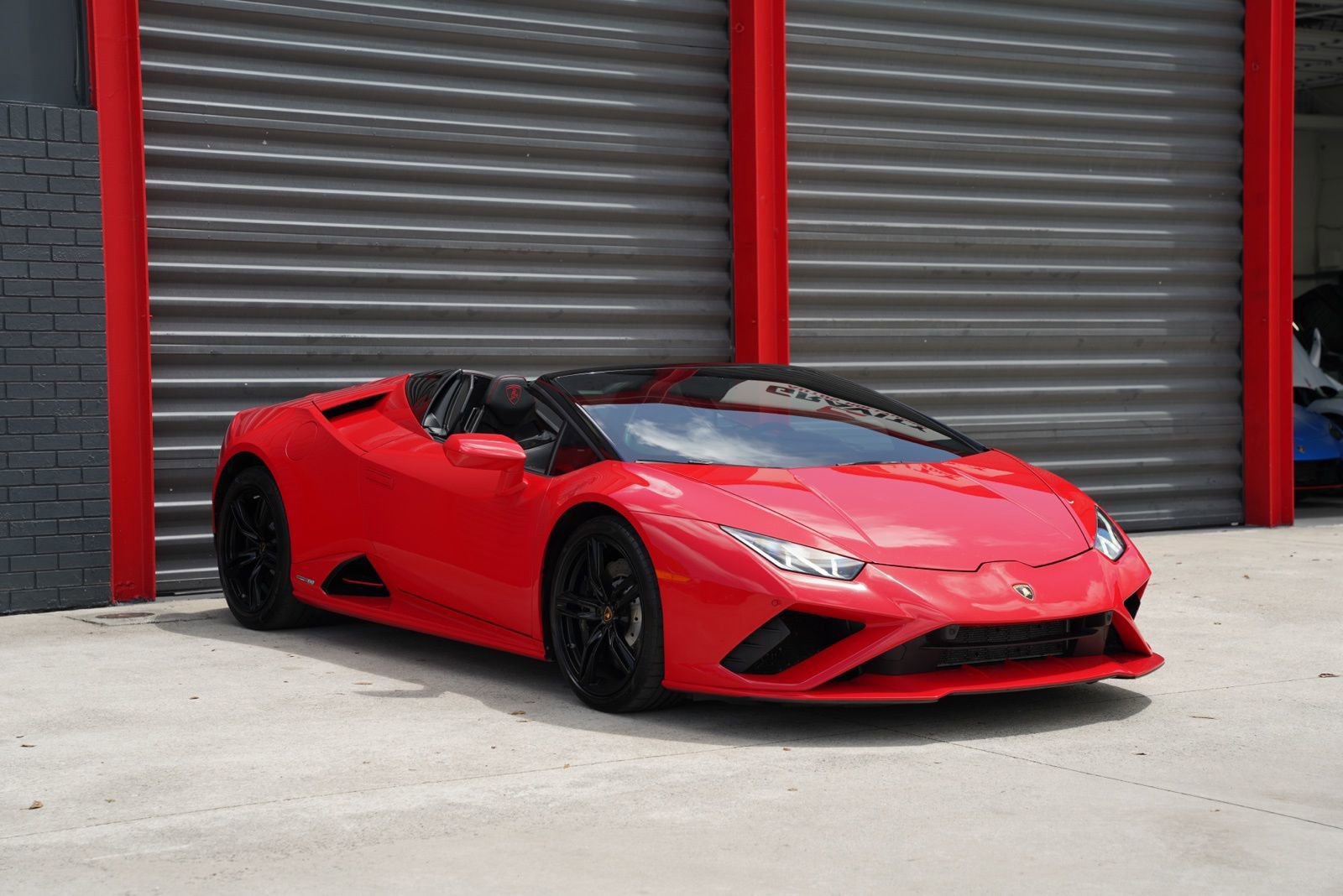 Used 2020 Lamborghini Huracan EVO image 3