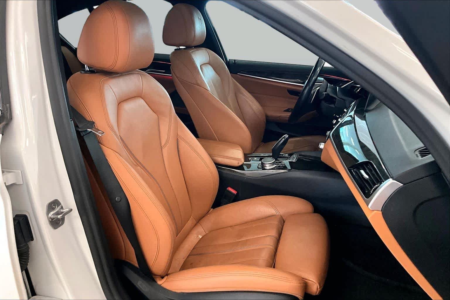 Used 2020 BMW 530i w/ Premium Package RWD image 8