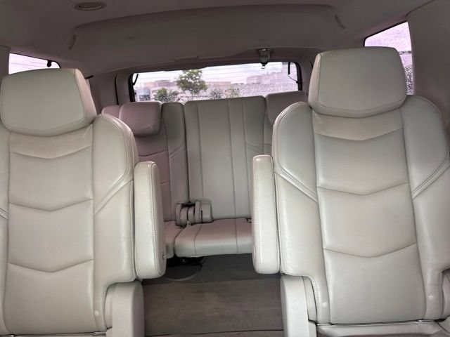 Used 2018 Cadillac Escalade Luxury w/ LPO, Radiant Package AWD/4WD image 8