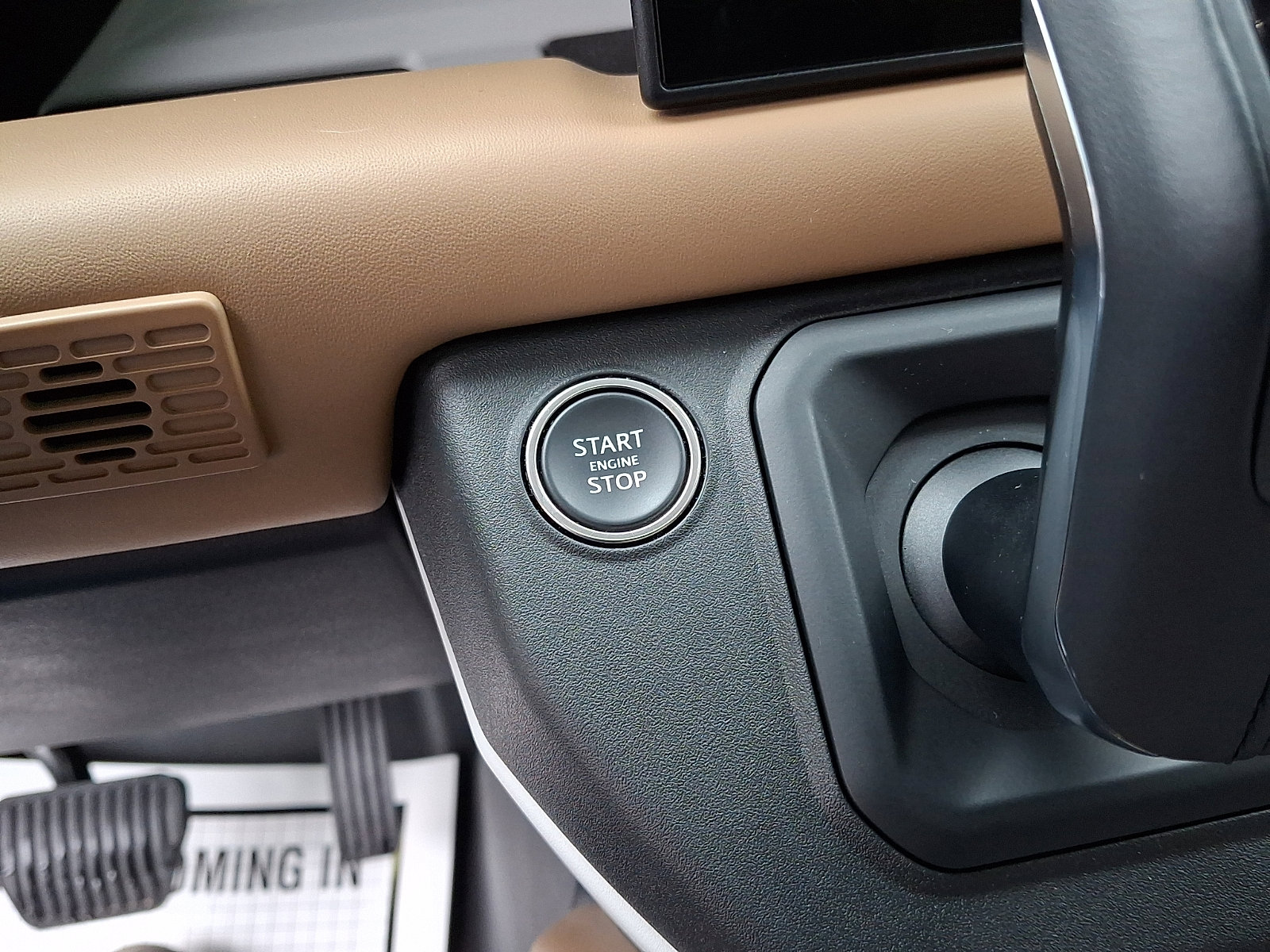 Used 2025 Land Rover Defender 130 S image 24