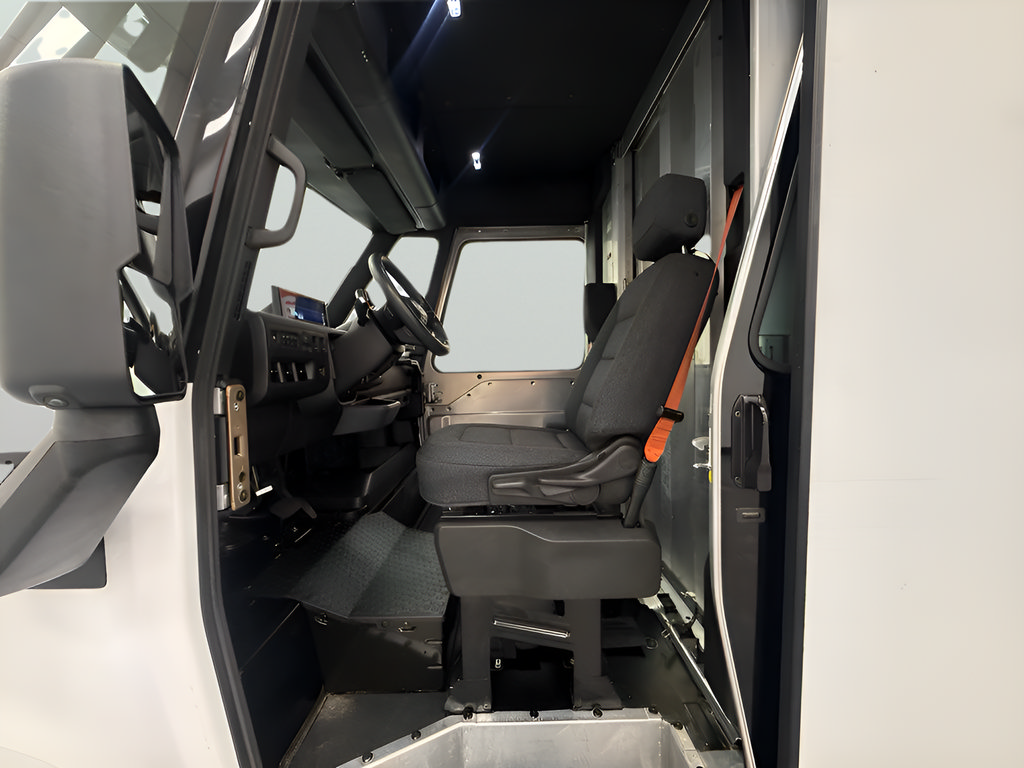 Used 2024 Chevrolet Brightdrop 600 w/ Commercial Equipment Package AWD/4WD image 8