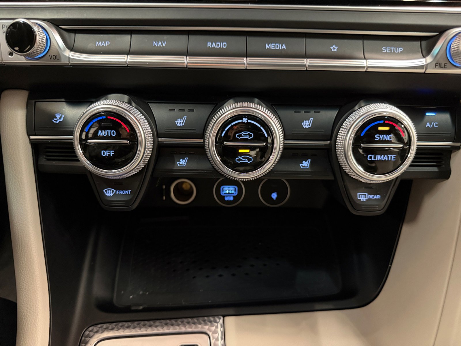 Used 2023 Genesis G70 2.0T w/ Sport Prestige Package image 19