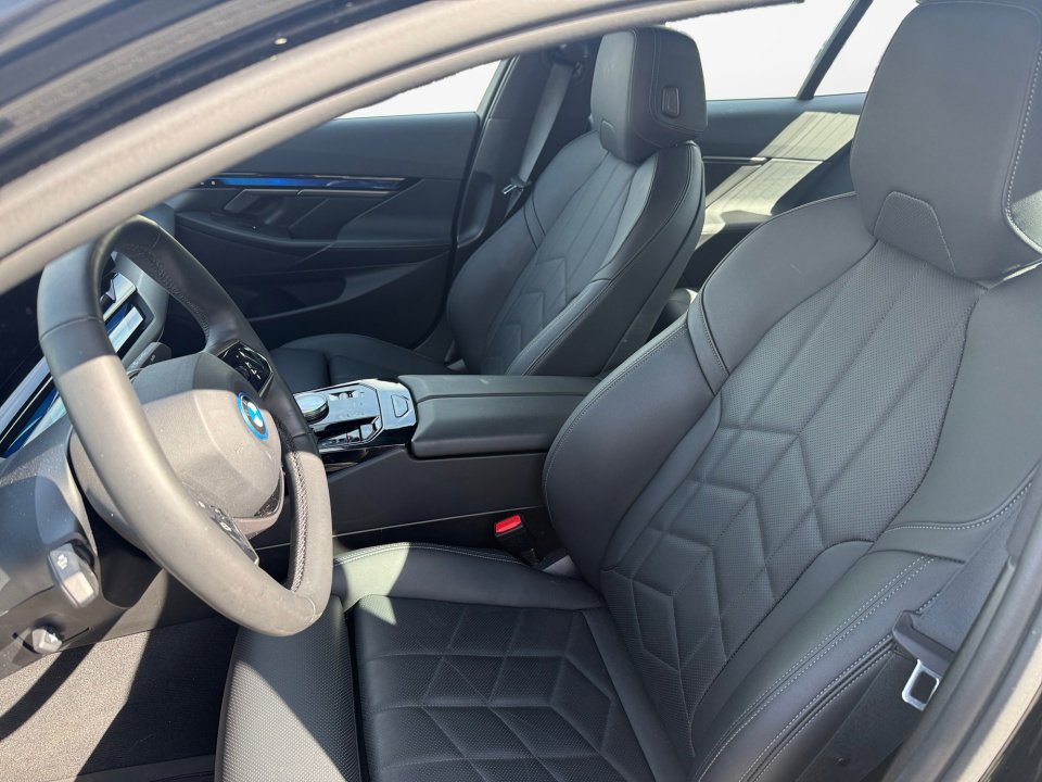 Certified 2024 BMW i5 eDrive40i w/ M Sport Package RWD image 9