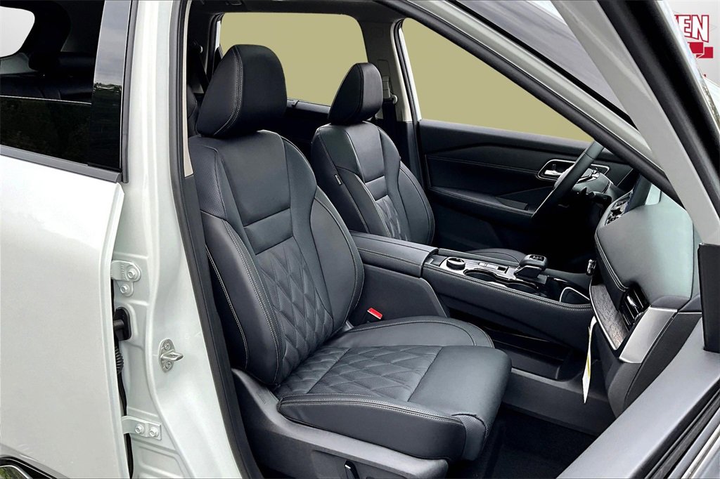 New 2026 Nissan Rogue Platinum image 10