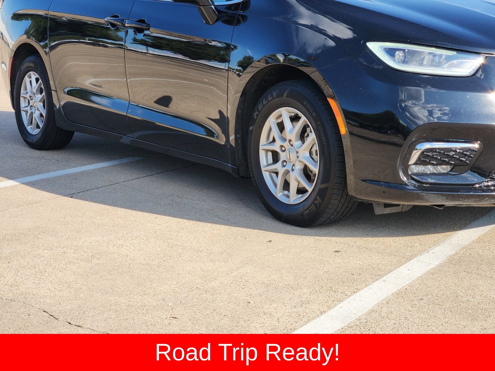 Used 2025 Chrysler Pacifica Select FWD image 11