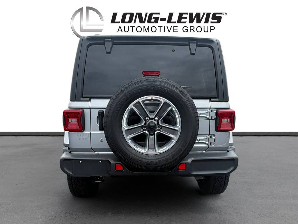 Used 2018 Jeep Wrangler Unlimited Sahara AWD/4WD image 4