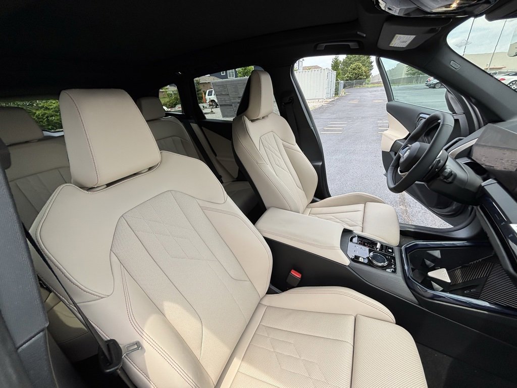 Used 2025 BMW X3 xDrive30i w/ Premium Package image 13