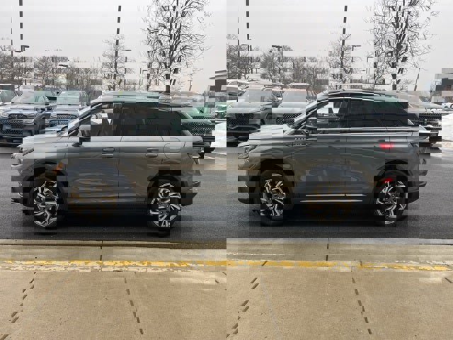 Used 2023 Lincoln Corsair AWD w/ Equipment Group 101A image 4