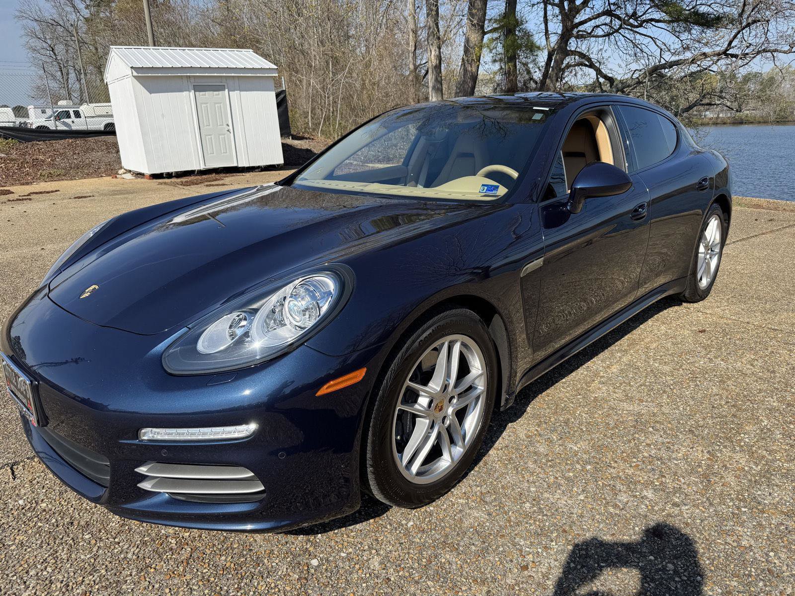 Used 2015 Porsche Panamera 4 image 3
