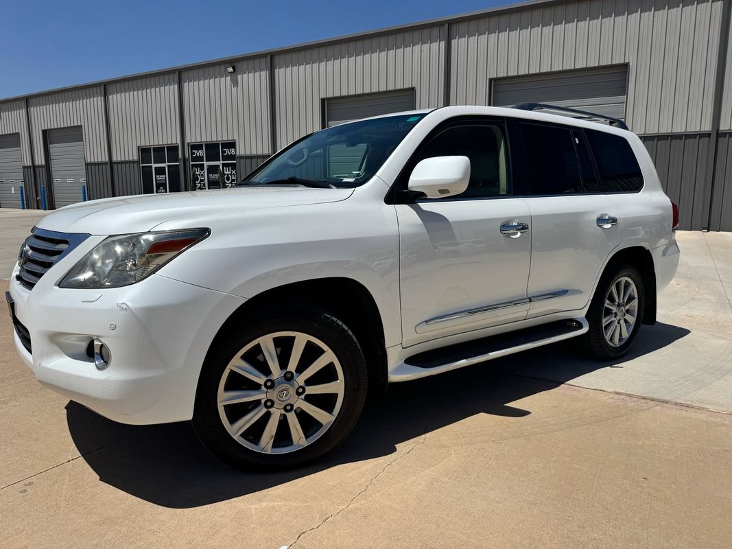Used 2010 Lexus LX 570 4WD w/ Luxury Pkg image 2