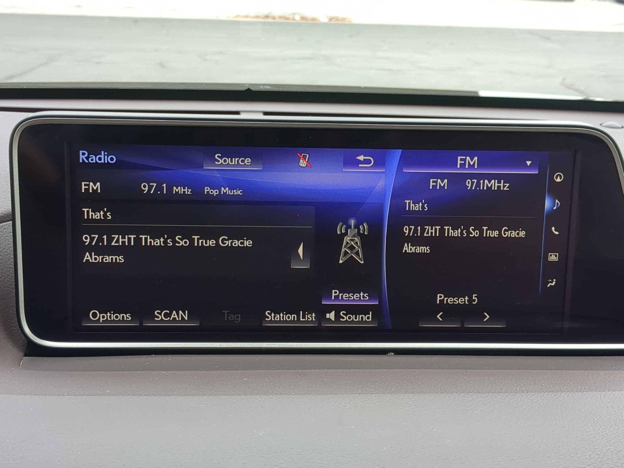 Used 2019 Lexus RX 450h AWD w/ Navigation Package image 22