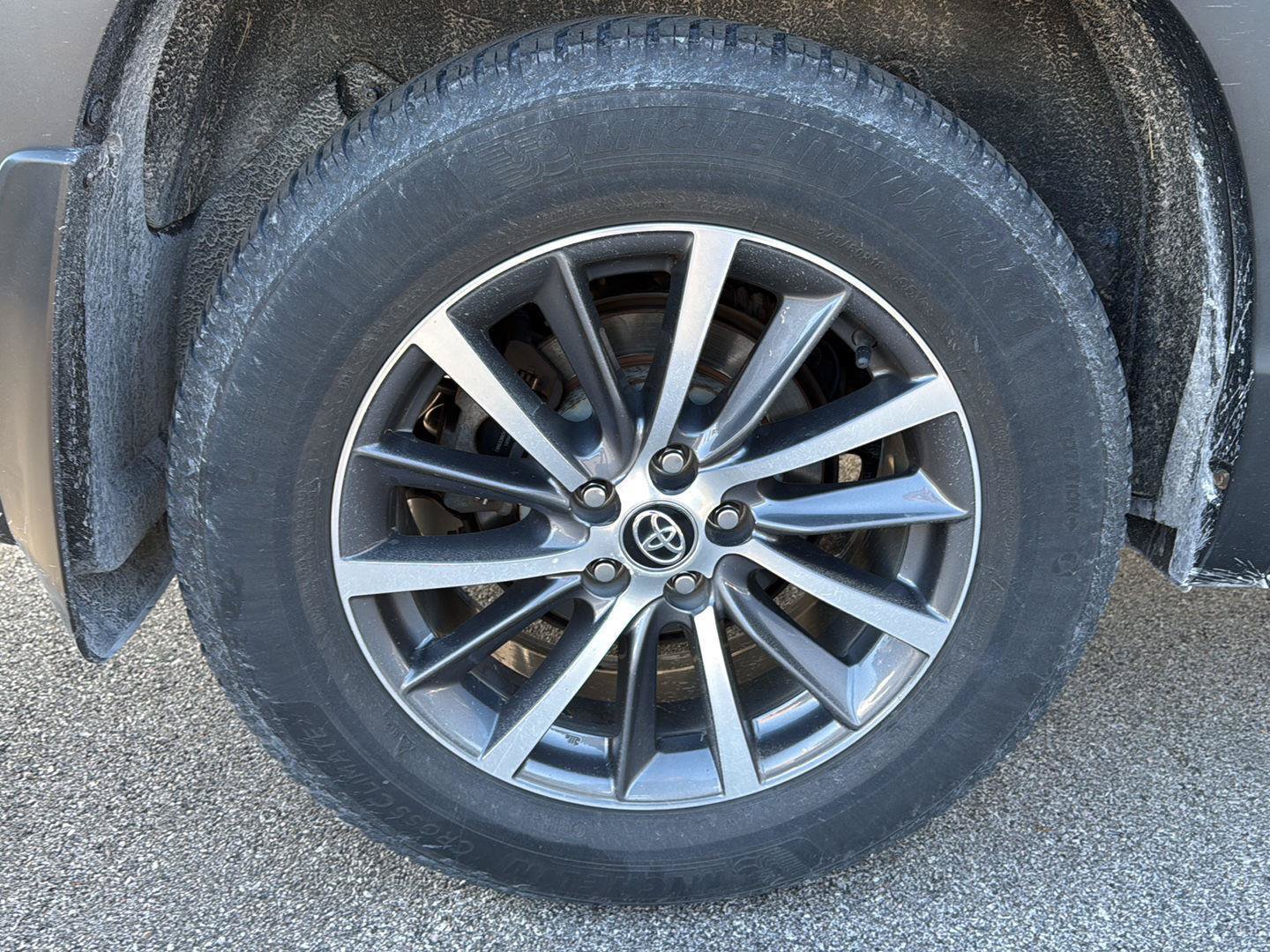 Used 2017 Toyota Highlander XLE AWD/4WD image 14