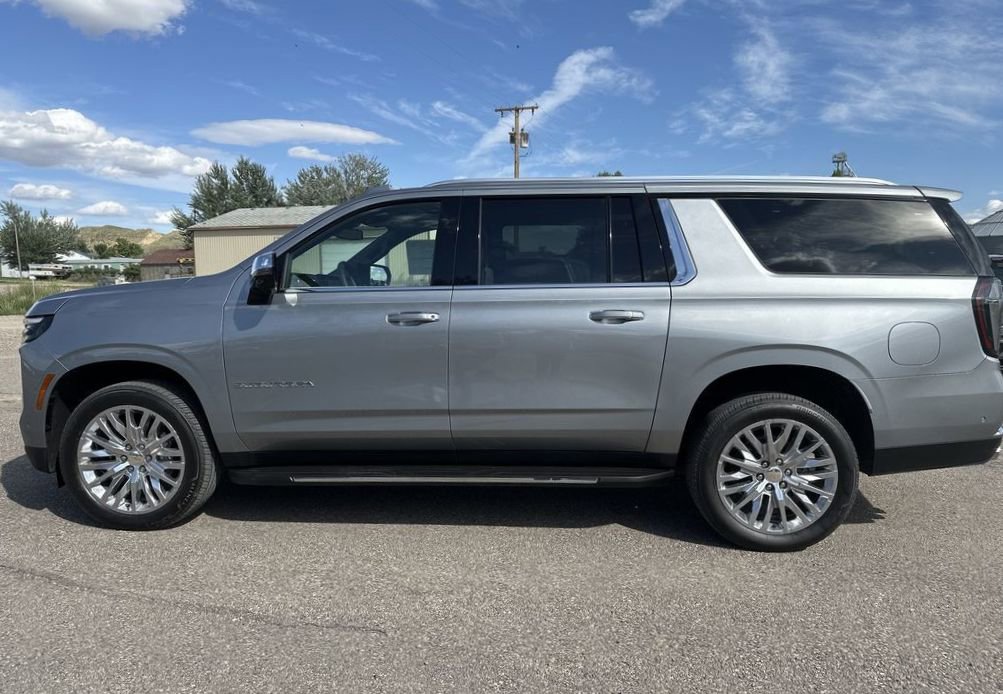 New 2025 Chevrolet Suburban Premier w/ Sun And Tow Package image 4