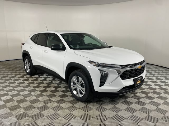 New 2026 Chevrolet Trax LS w/ Driver Confidence Package FWD image 22
