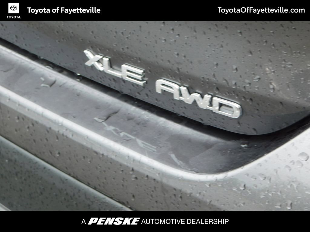 Used 2023 Toyota Highlander XLE AWD/4WD image 9