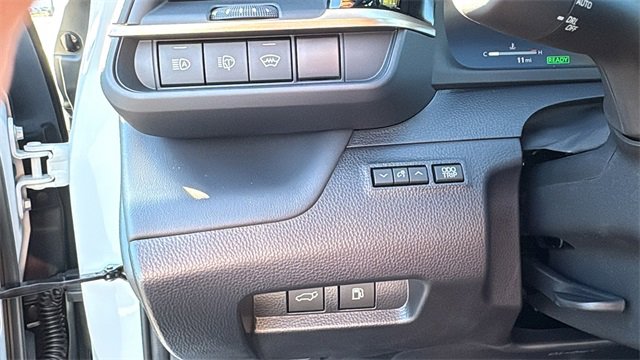 New 2025 Toyota Crown Signia image 18