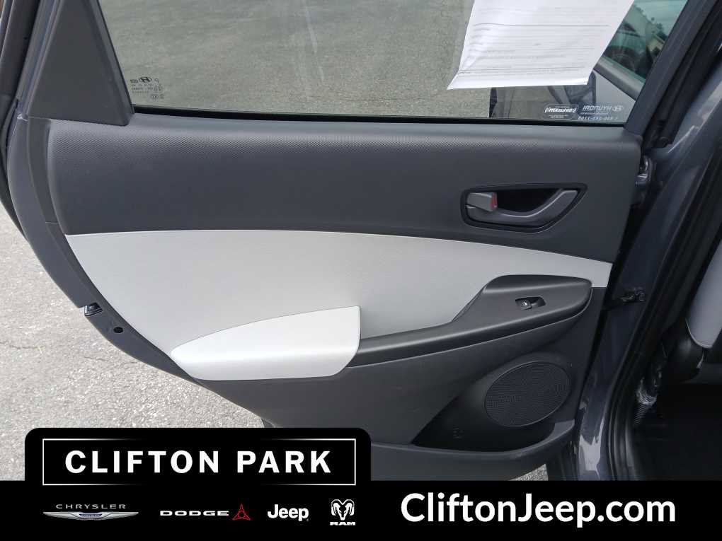 Used 2023 Hyundai Kona SEL image 12