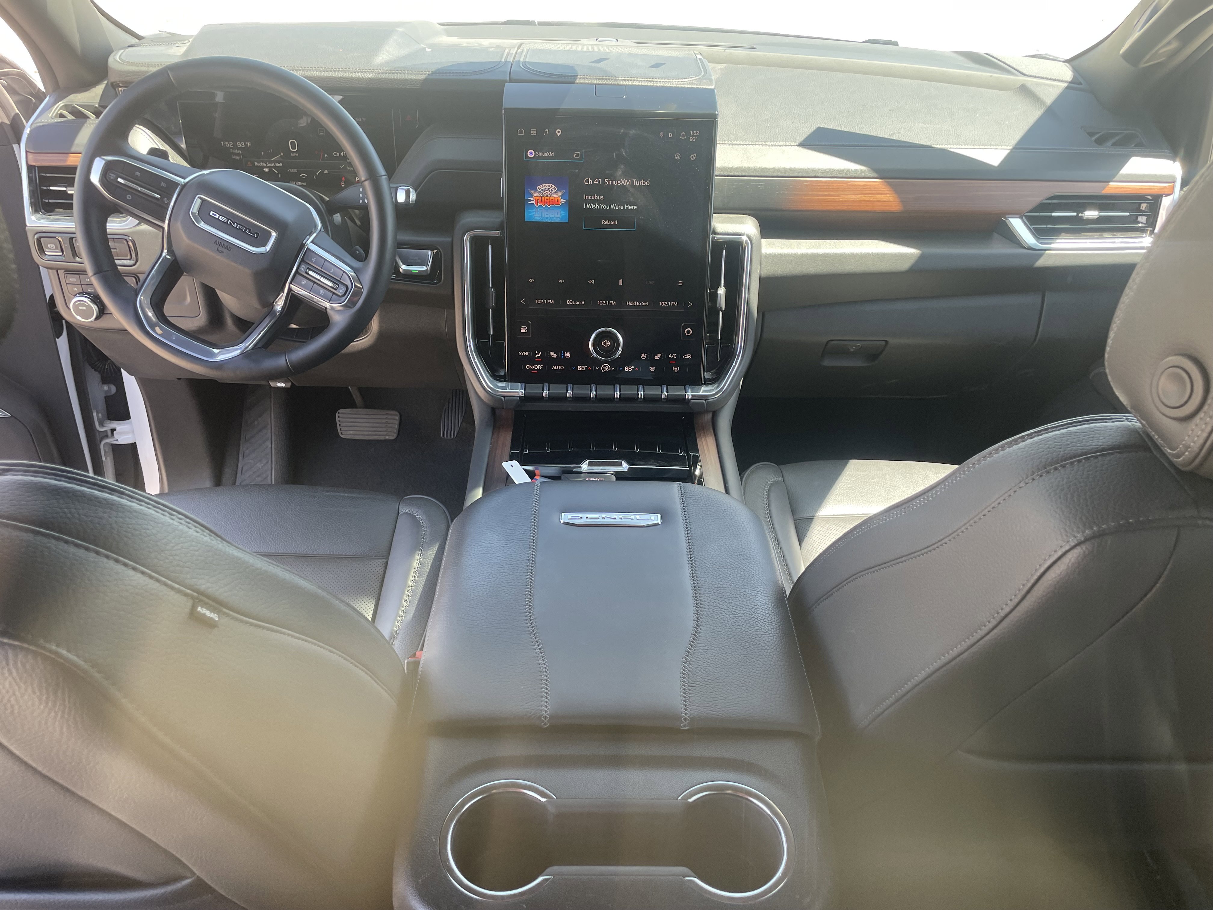 Used 2025 GMC Yukon XL Denali AWD/4WD image 24